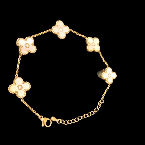 Jewelry - Four leaf clover bracelet with mother of pearl ❤️❤️